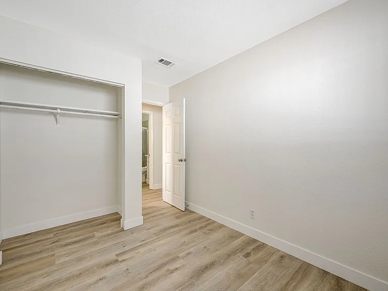 893 W Bartlett Ave — Photo 29