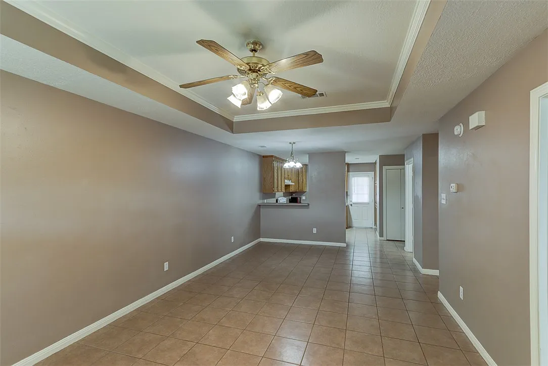 3 bed, 1060 sqft, $1,400 — Photo 3