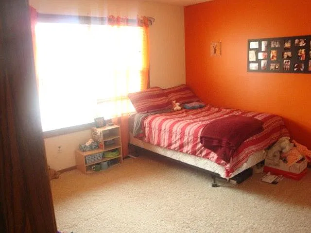 4 bed, 2200 sqft, $2,395 — Photo 3