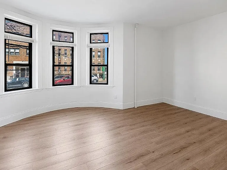 868 Huntington Ave #1 — Photo 2