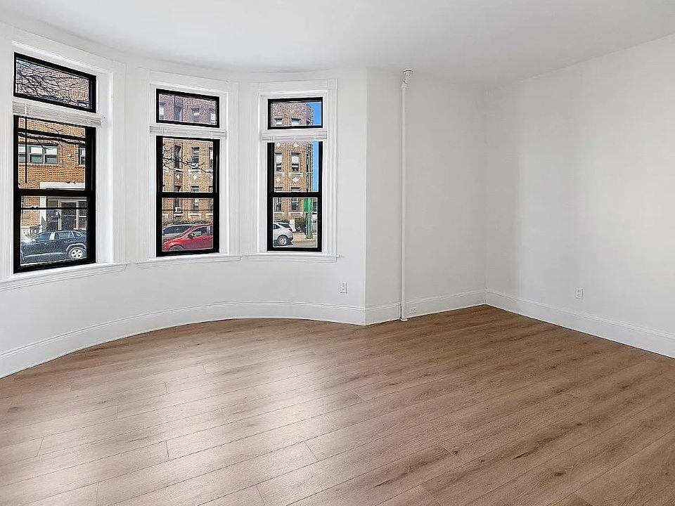 1st image of 868 Huntington Ave #1