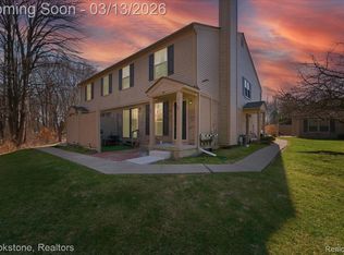 110 Pine Tree Ridge Dr UNIT 3, Waterford, MI 48327