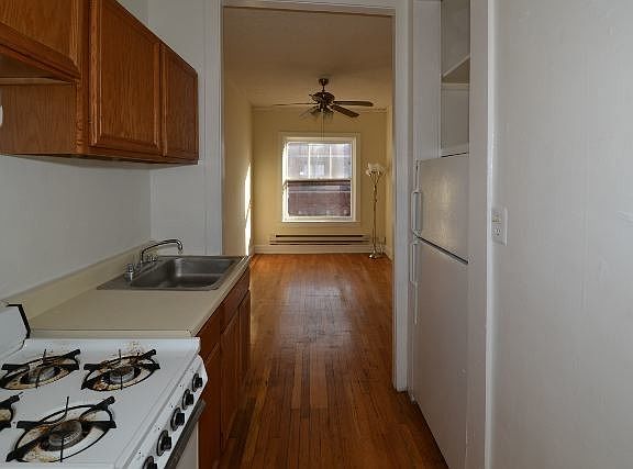 5th image of 630 W Cornelia Ave #N3