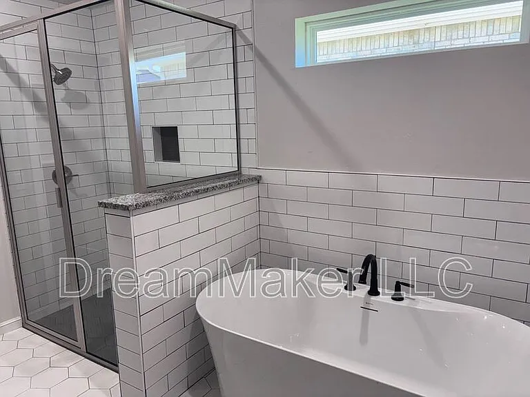 1902 Hollow Crest Ct — Photo 12
