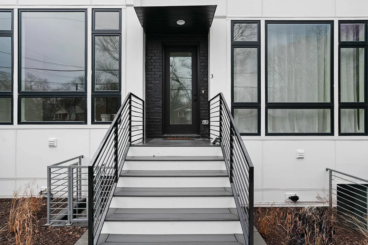 Building Photo - 910 Youngs Ln #3