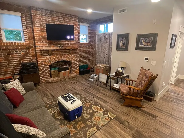 1509 E Superior St — Photo 4