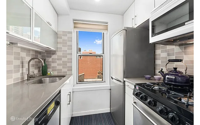 Sold by Douglas Elliman | media 4