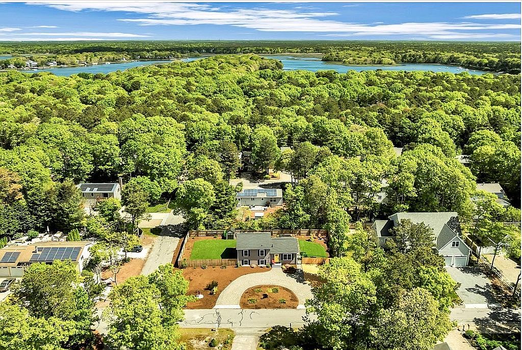 39 Nehoiden Rd, Mashpee, MA 02649 | Zillow