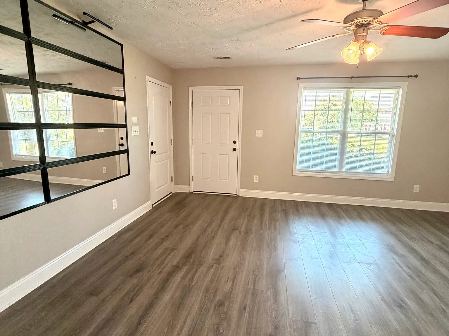 4 bed, 2.5 bath, 1982 sqft, $2,100 — Photo 4