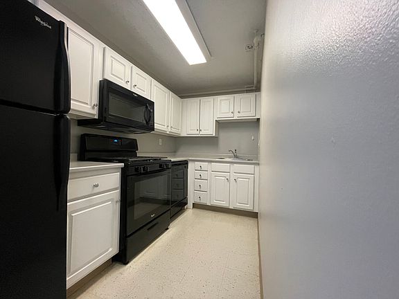 2nd image of 812 Memorial Dr APT 1204
