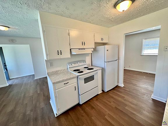 4th image of 2209 Macy Ave