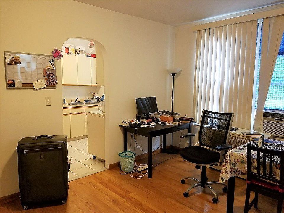 1st image of 3044 48th St Bsmt 2