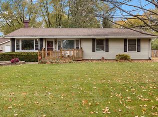 1622 Millicent Dr, Machesney Park, IL 61115