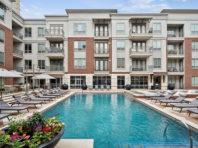 ALARA Uptown Luxury Apartments — Photo 1