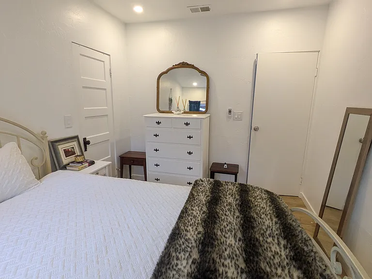 1601 Chino St #B — Photo 22