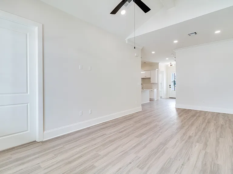 102 Perth Pl — Photo 20