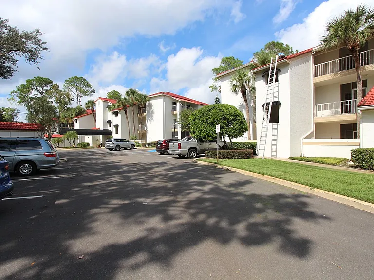 451 Hamptoncrest Cir #307 — Photo 3