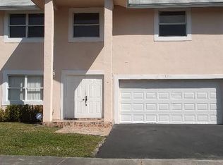 9711 SW 13th St, Pembroke Pines, FL 33025