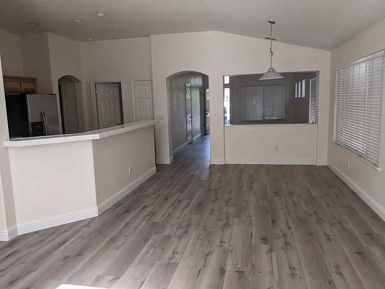 5430 Lewrosa Way — Photo 2