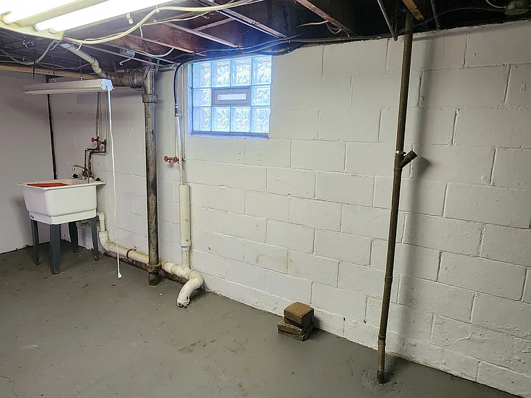 517 Clyde St — Photo 10