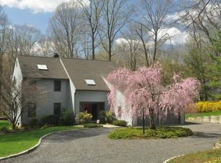 28 Old Pierce Rd, Ridgefield, CT 06877