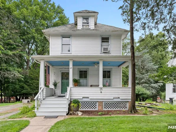 25 Berkeley Ave, Westwood, NJ 07675