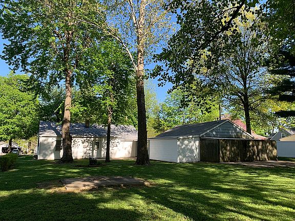 5th image of 19 Greenridge Dr
