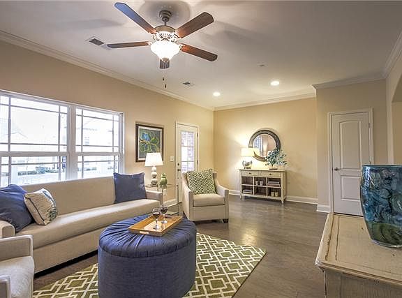 4th image of 543 Vintage Green Ln #70