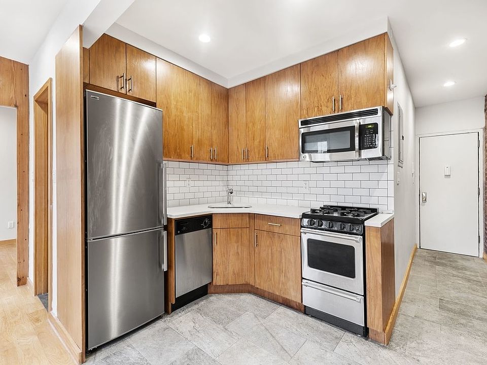 2nd image of 119 Baxter St #1B