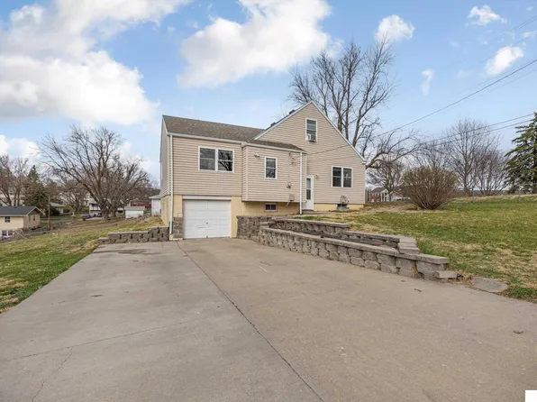 4702 N 52nd St, Omaha, NE 68104