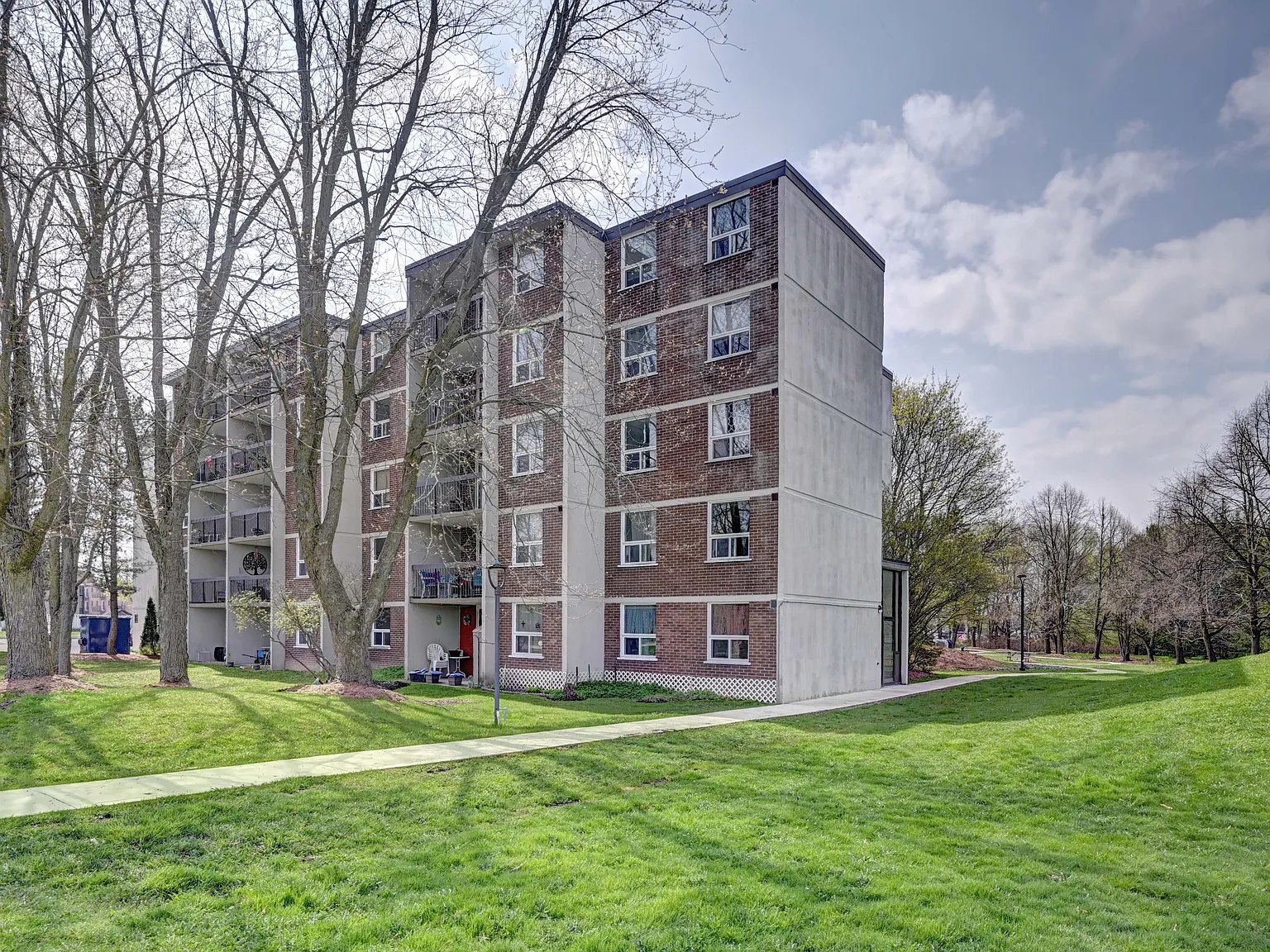 Campbell Court Apartments — Photo 3
