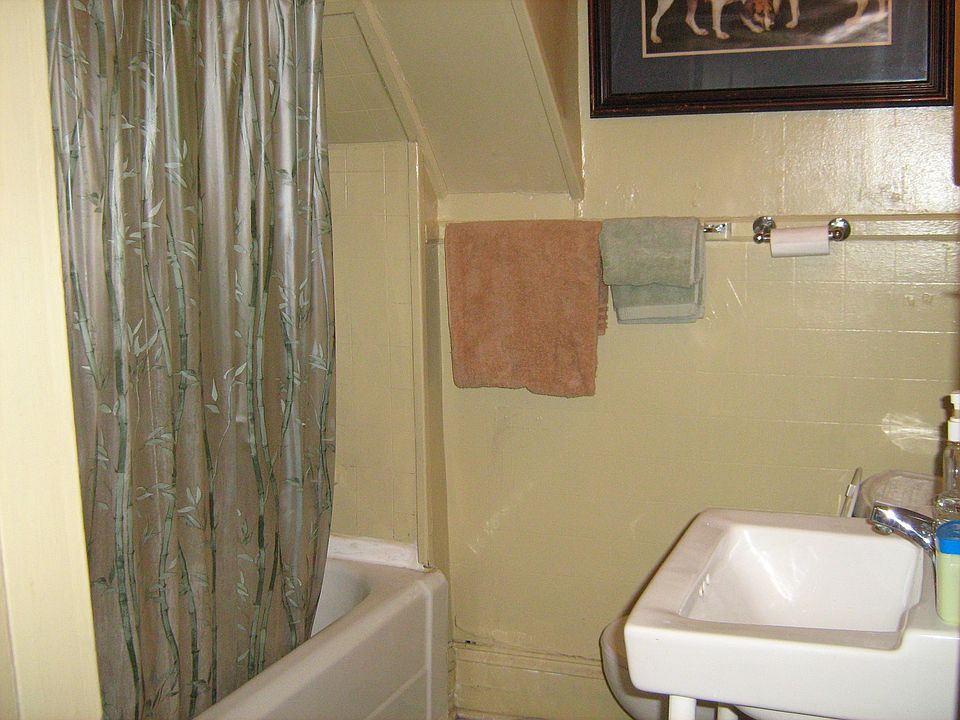 2nd image of 36 Oakwood Avenue # Fl 1ST