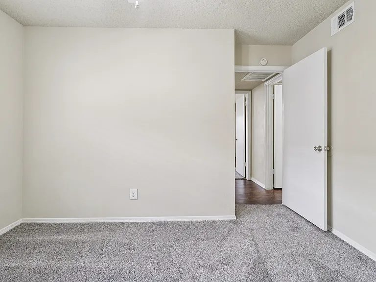 B3 GUEST ROOM TO HALL