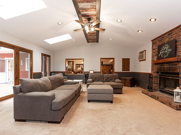 2nd image of 270 W Circle Dr