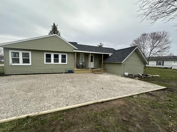 19248 Sterling St, New Boston, MI 48164