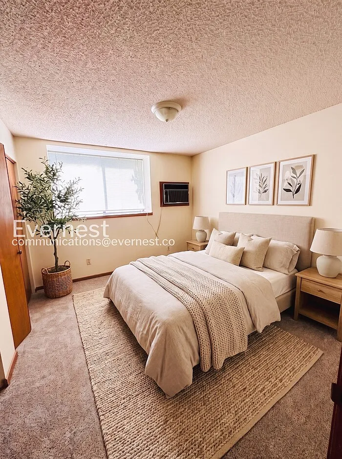 2 bed, 1.0 bath, 824 sqft, $1,495 — Photo 2