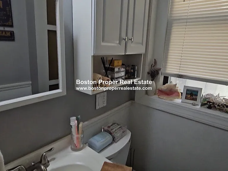 51 Queensberry St #9 — Photo 9