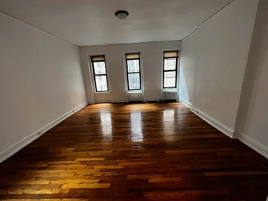 Rented by Salon Realty Corp | media 5