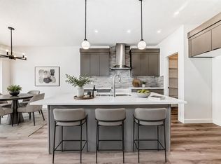 109 E Heritage Park, Cochrane, AB T4C3G8