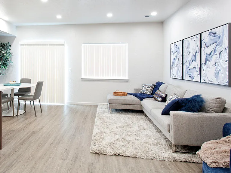 Prairie Pointe Apartments and Townhomes — Photo 15