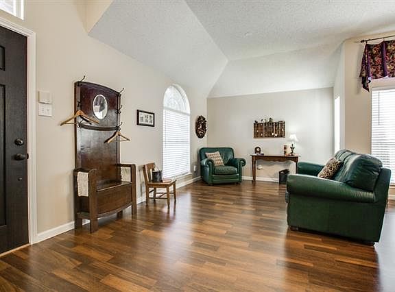 5th image of 2914 Brittany Ln