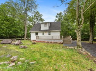 8277 Natures Dr, Tobyhanna, PA 18466