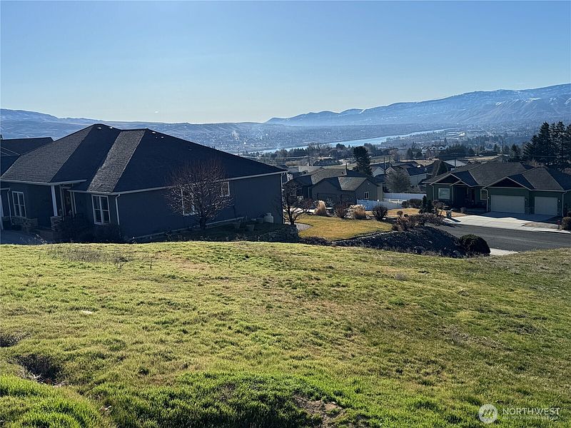 4th image of 990 Sage Crest Drive