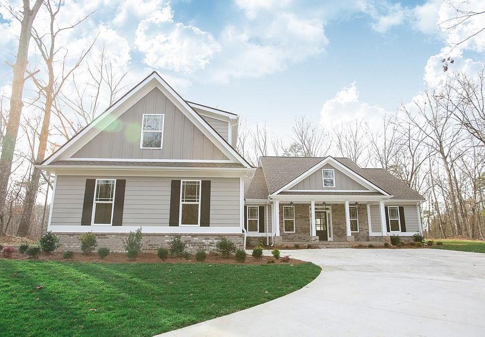 1st image of 570 Charlotte Ln