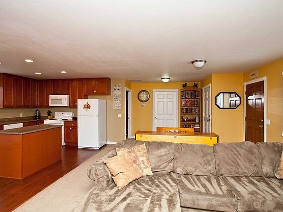4th image of 3164 Monterey Dr