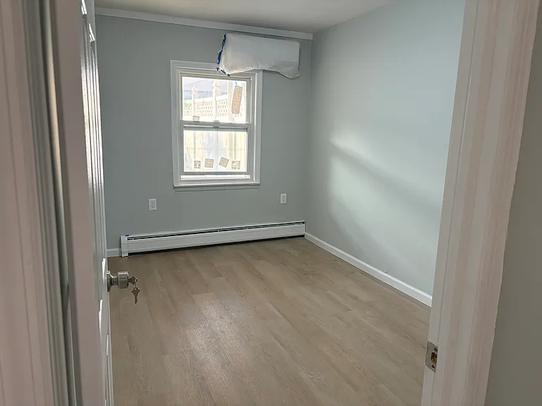 21 Bay 13th St — Photo 5