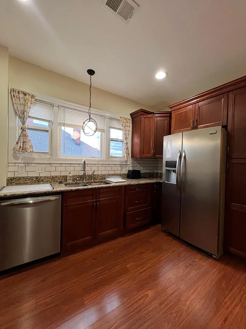 3 bed, 9999 sqft, $3,800 — Photo 1