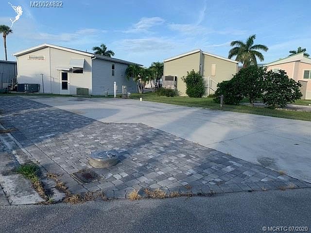 1st image of 1383 Nettles Blvd