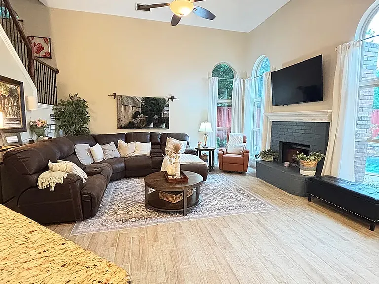 1740 Forest Glen Dr — Photo 9
