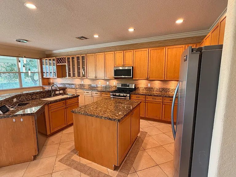 108 Kensington Way — Photo 44
